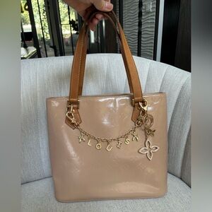 LOUIS VUITTON Beige Monogram Zippered Tote w/ auth cert